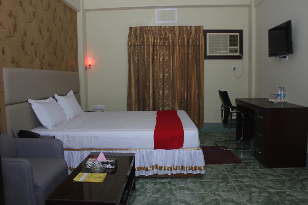 Golden Inn Chattagram Ltd Chittagong Bagian luar foto